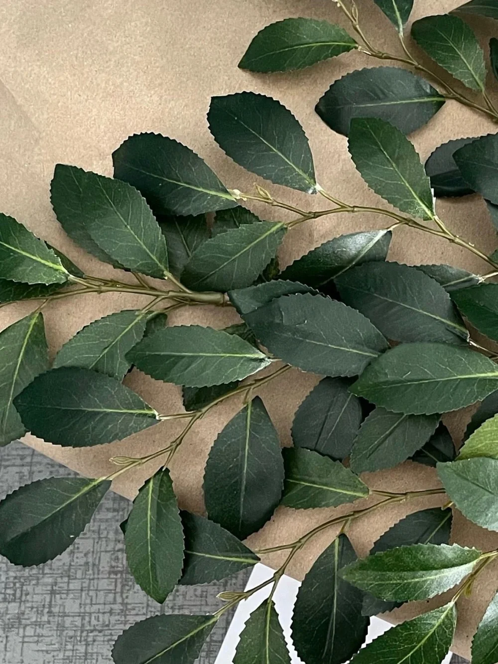 Artificial Laurel Leaf Garland - Green 4-26” stems